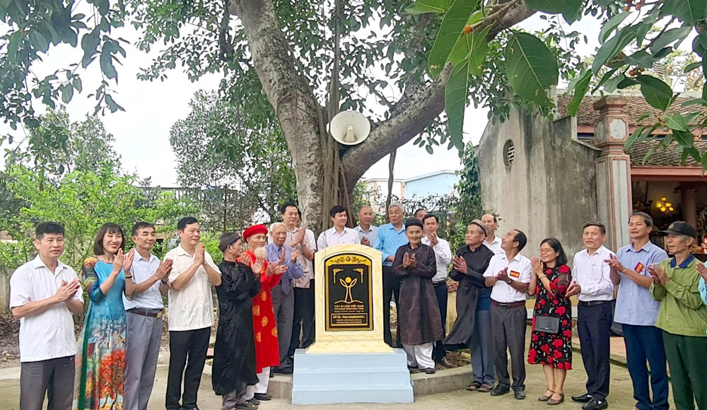 Ba[-]cây[-]ở[-]Hà[-]Trung[-]-[-]Thanh[-]Hóa[-]được[-]công[-]nhận[-]là[-]Cây[-]Di[-]sản[-]Việt[-]Nam[-]